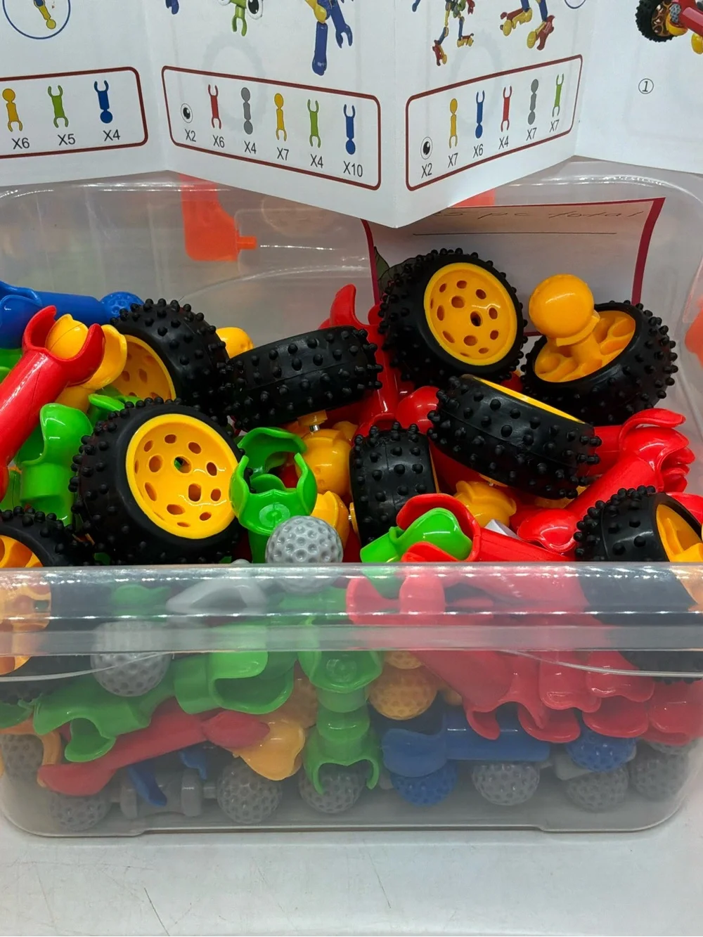 125PCS Stem Building Toys for 3-8 Year Old Unisex- in Carrying Container&Booklet